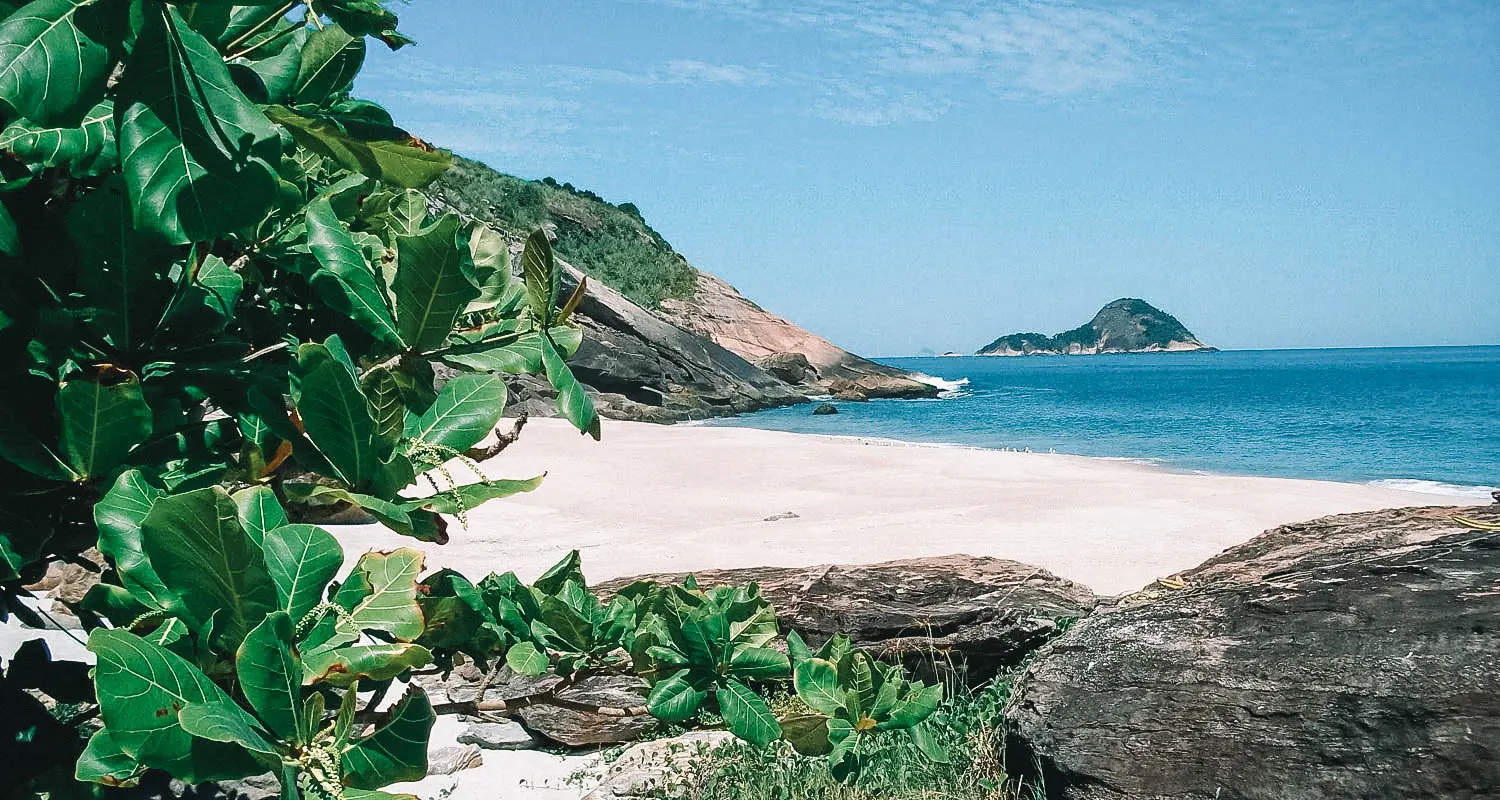 Praias Desertas nos Arredores de Lázaro: Refúgios Fora do Radar